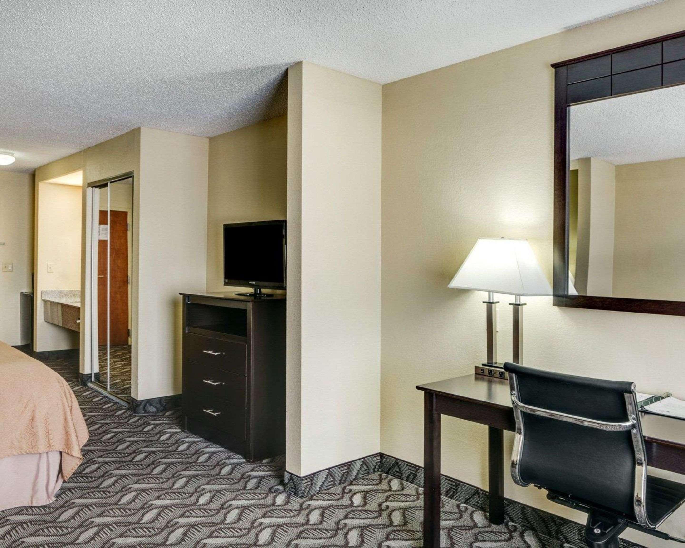 Quality Suites Baton Rouge East - Denham Springs Eksteriør billede