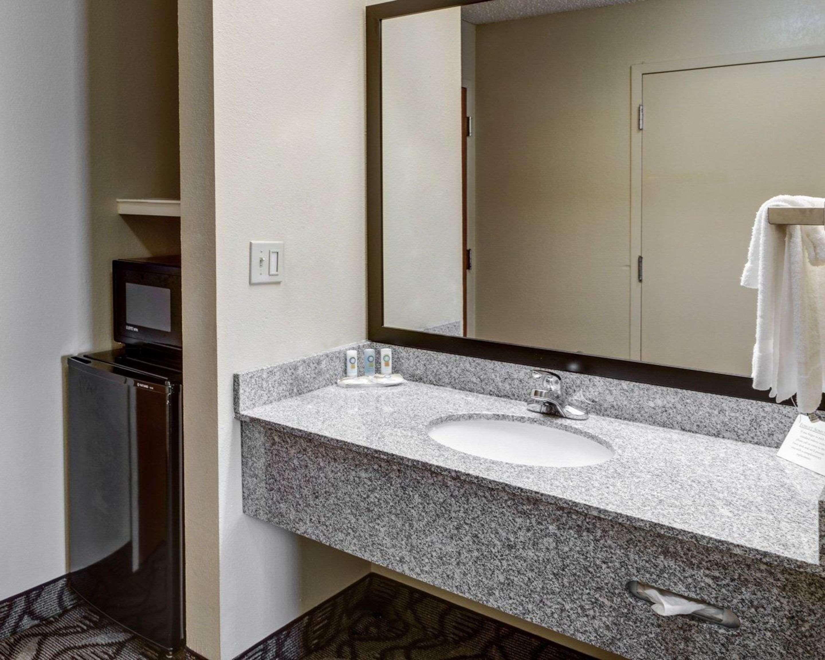 Quality Suites Baton Rouge East - Denham Springs Eksteriør billede