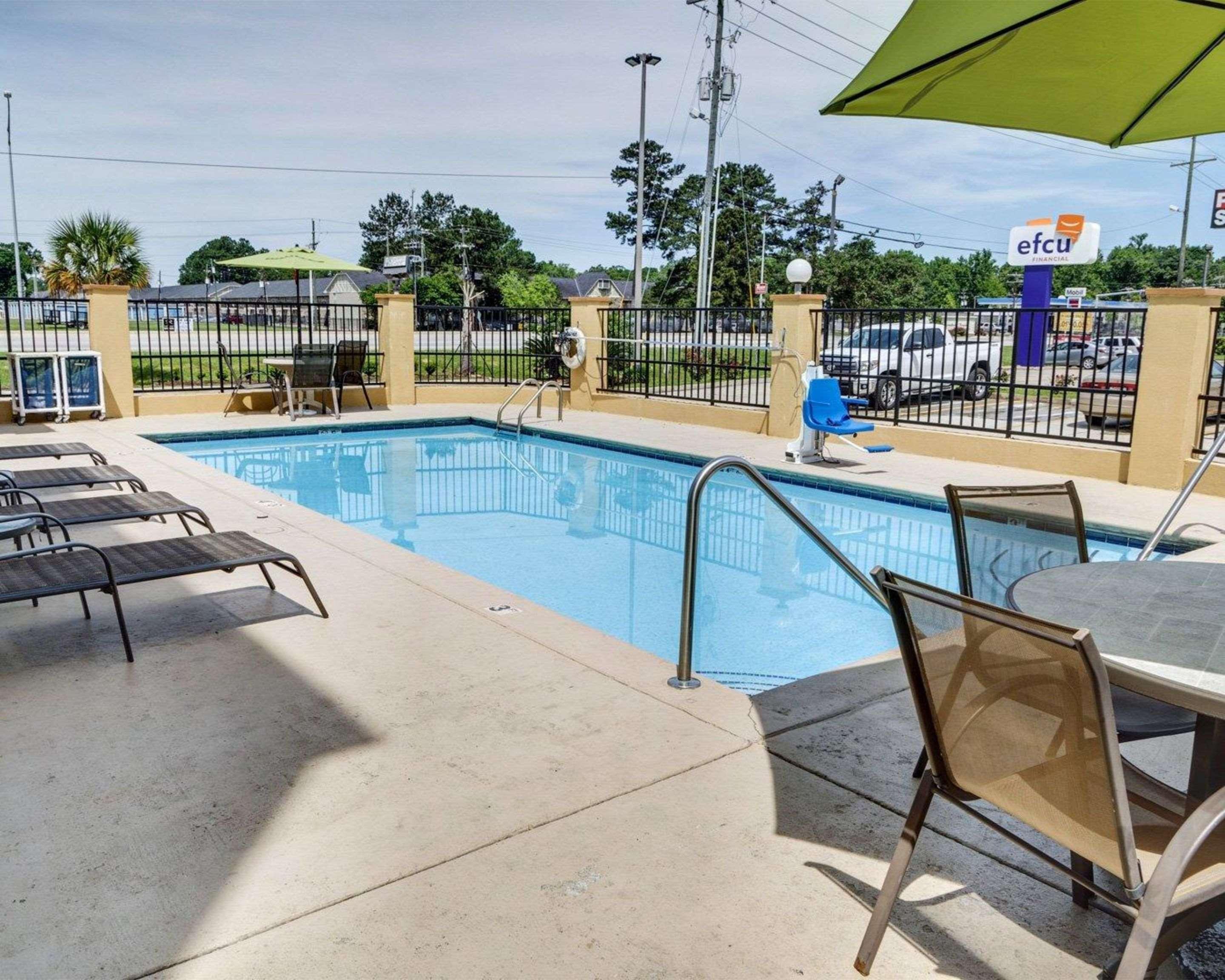 Quality Suites Baton Rouge East - Denham Springs Eksteriør billede